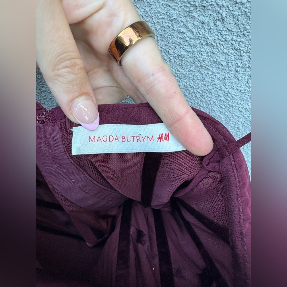 MAGDA BUTRYM X H&M ROSE APPLIQUÉ GATHERED DRESS in Burgundy - Picture 8 of 13